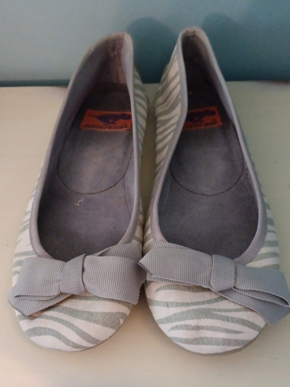 & Rocket Dog Gray & White Animal Print Ballet Flats